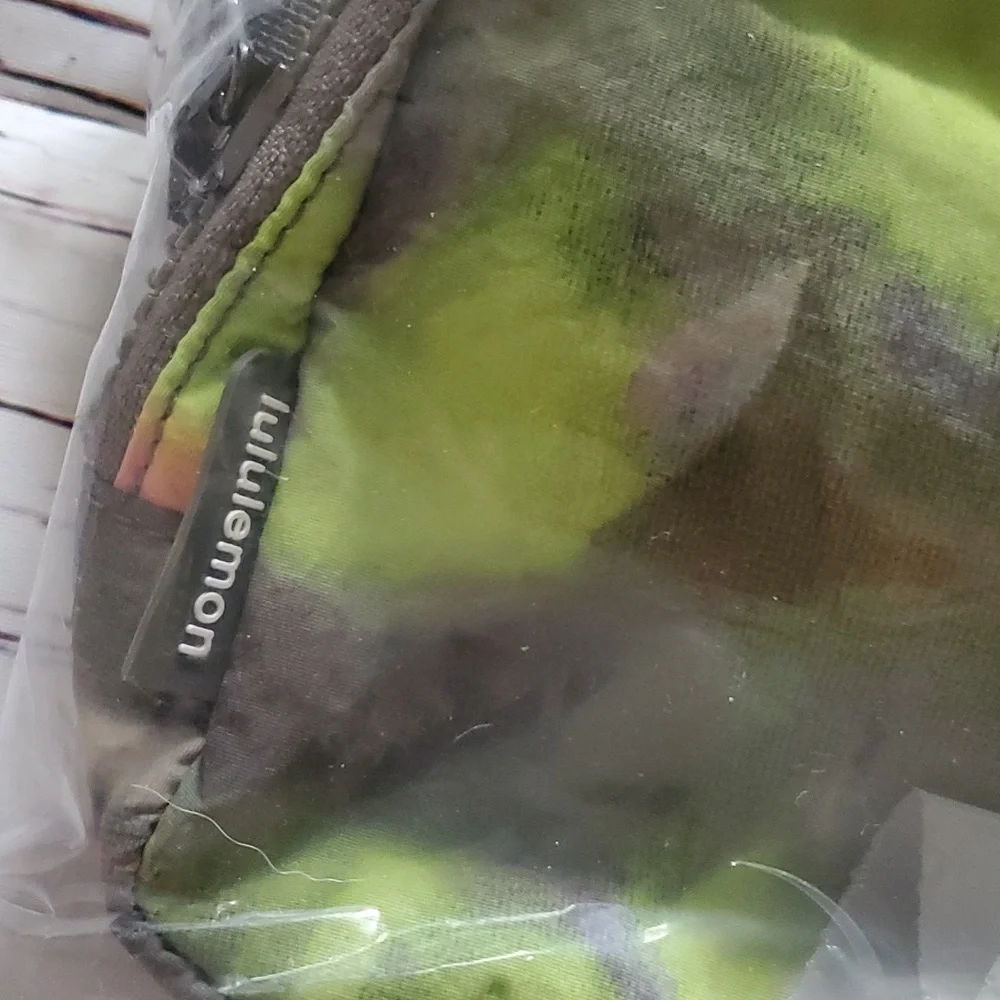 🆕️ LULULEMON EVERYWHERE BELT BAG - HYPER DYE MULTI/ROVER